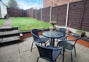 Outdoor dining - Yewdale House Coventry (Warwickshire) (Coventry)