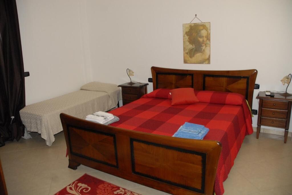 4 Schlafzimmer, Schreibtisch, schallisolierte Zimmer