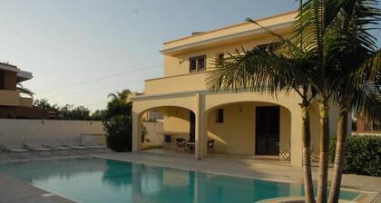 Intero Residence in esclusiva con piscina privata vicino la spiaggiadiTonnarella