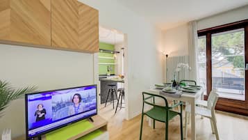 Family Apartment, Multiple Bedrooms (Balcone Sui Tigli Few Min From The) | Dining