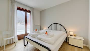 Family Apartment, Multiple Bedrooms (Balcone Sui Tigli Few Min From The) | 2 bedrooms, free WiFi, bed sheets