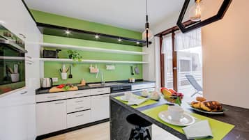 Apartemen Keluarga, 2 kamar tidur, teras (Balcone Sui Tigli - Apartment with) | Dapur pribadi