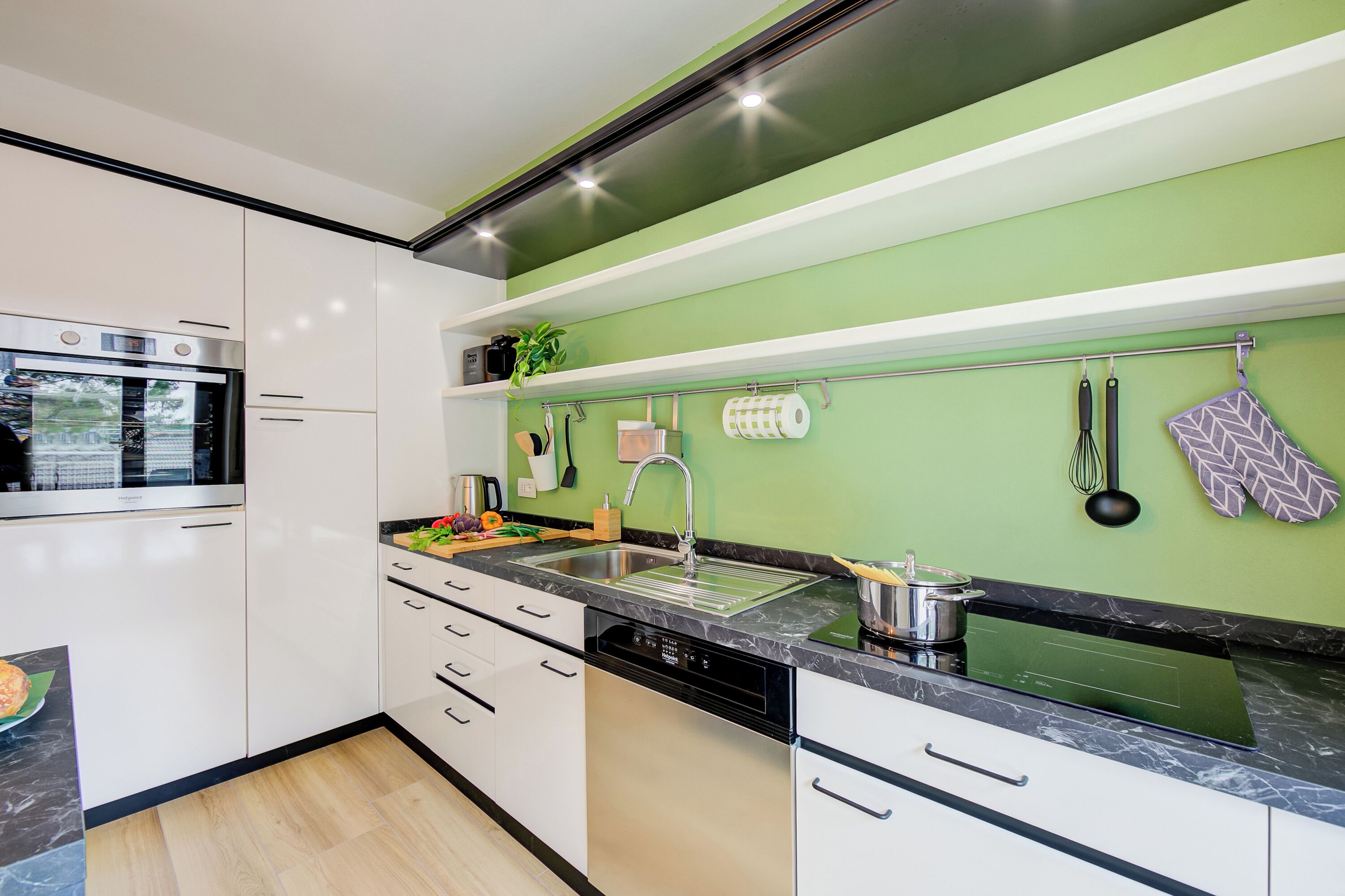 Family Apartment, Multiple Bedrooms (Balcone Sui Tigli Few Min From The) | Private kitchen