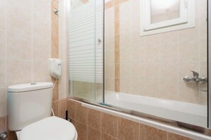 Combined shower/bathtub, hair dryer, towels, soap