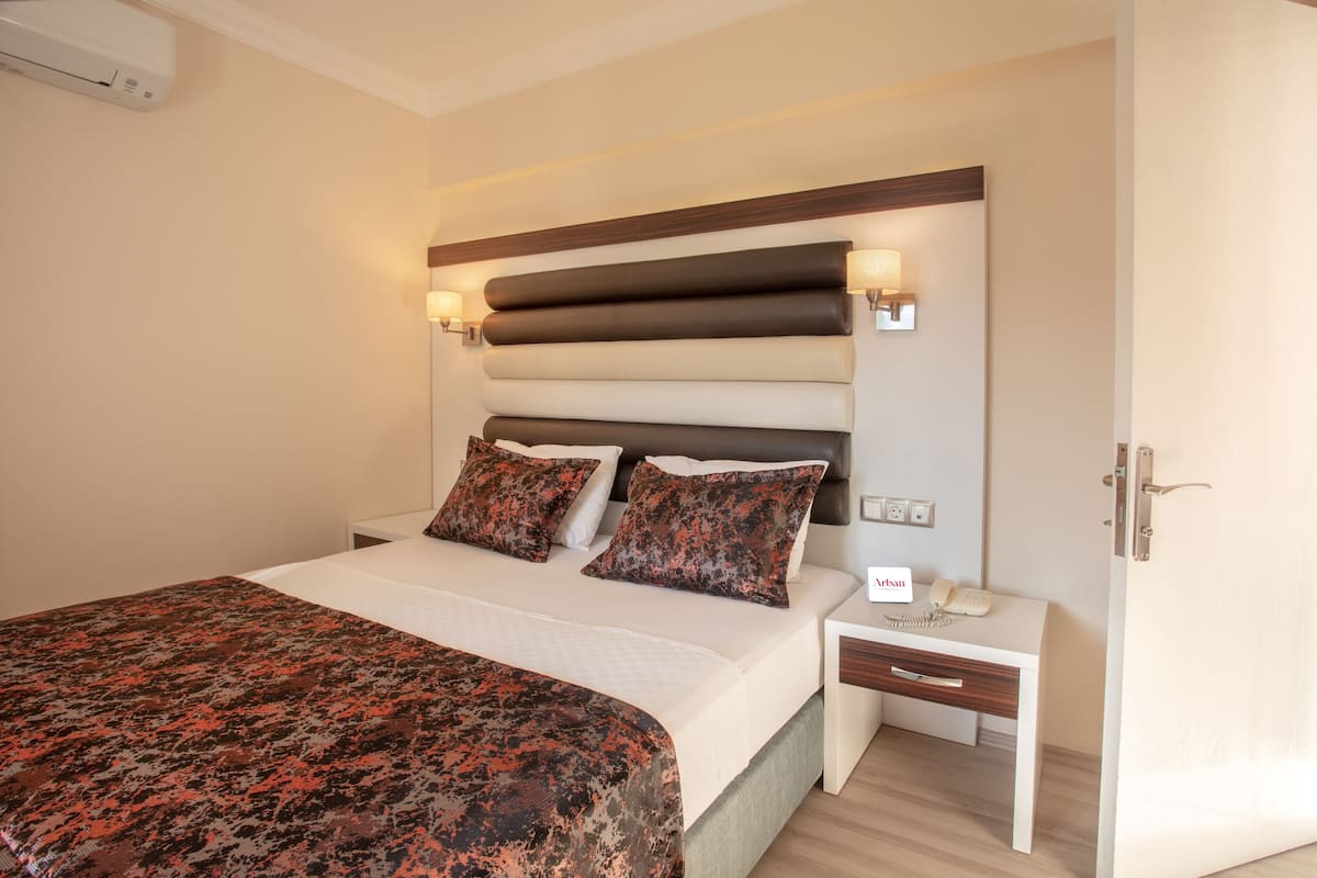 1 bedroom, premium bedding, minibar, free WiFi
