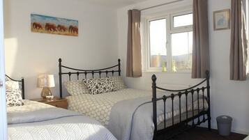 2 bedrooms, iron/ironing board, free WiFi, bed sheets