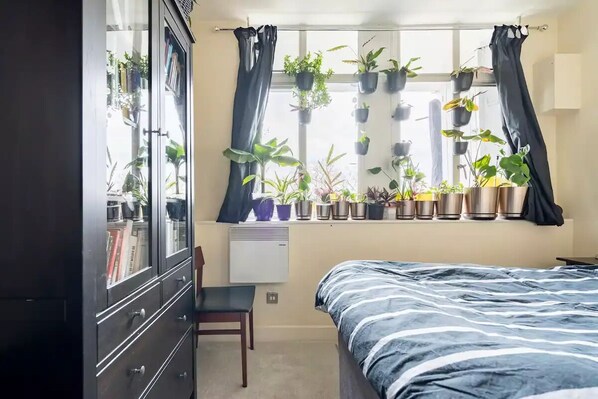 1 chambre, fer et planche à repasser, Wi-Fi gratuit, draps fournis