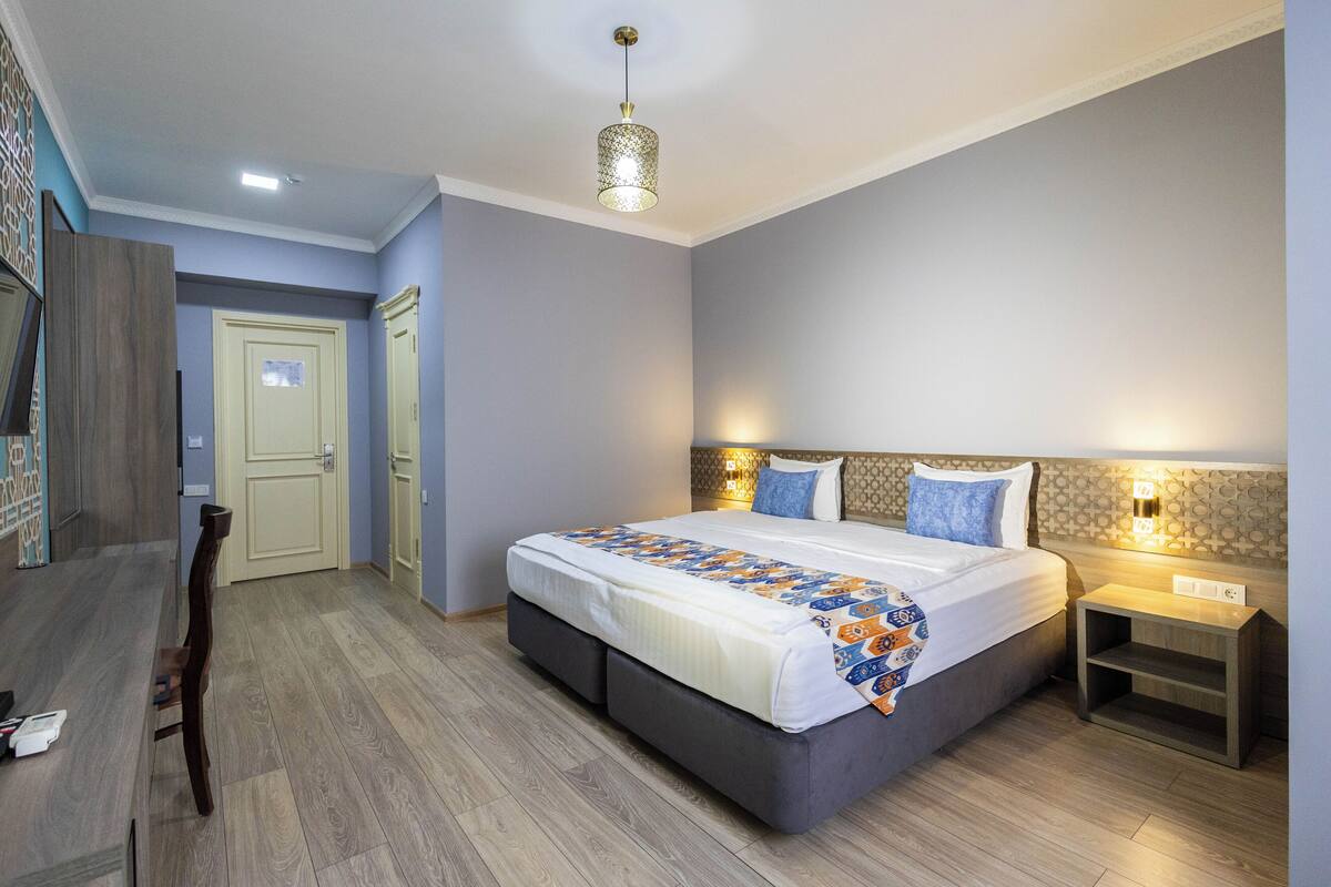 Seprai katun Mesir, seprai premium, busa memori, dan minibar