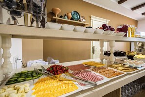 Free daily full breakfast