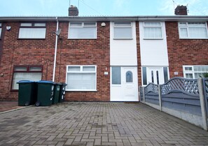 Exterior - Diana House House-Private Bathroom-Traditional (Coventry)