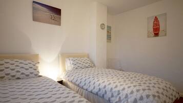 2 bedrooms, iron/ironing board, WiFi, bed sheets