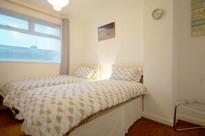 2 habitaciones, tabla de planchar con plancha, wifi y ropa de cama 