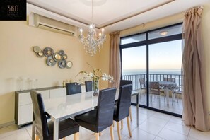 Dining - Seafront APT in Sliema - Perfect for Relaxation (Sliema)