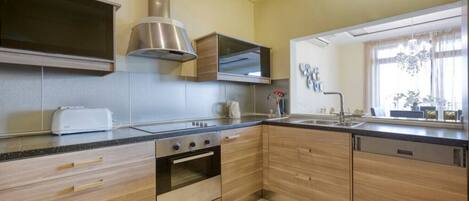 Refrigerador, horno, lavavajillas, cafetera/tetera