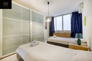 3 camere, una scrivania, ferro/asse da stiro, culla da viaggio