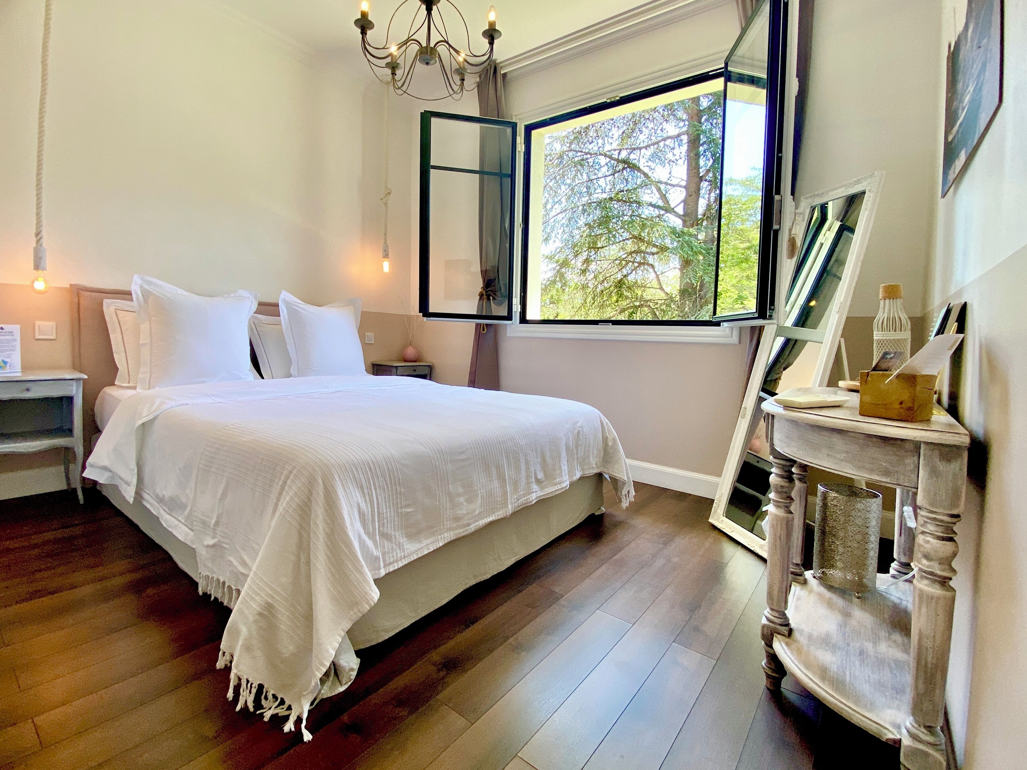 1 dormitorio, tabla de planchar con plancha, wifi gratis y ropa de cama