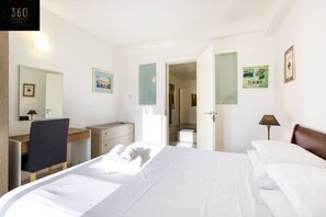 3 bedrooms, desk, iron/ironing board, travel crib