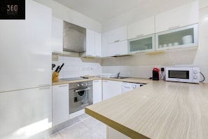 Fridge, microwave, oven, coffee/tea maker