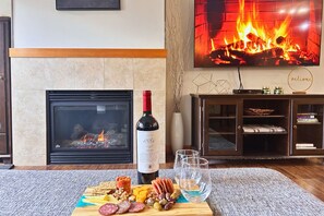 Interior - Superb Family Friendly 3 Bedroom - Pool & Hot Tub | Pets OK (Canmore)