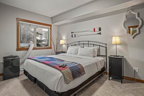 3 bedrooms, travel crib, free WiFi, bed sheets