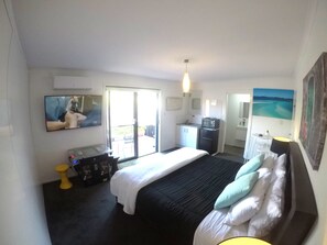 1 bedroom, iron/ironing board, travel cot, free WiFi - Monaaray Studio-10 minutes drive from Hobart's CBD and only 5 minutes from MONA. (Glenorchy)