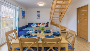 Cabin (7A/1) | Living area | 30-inch flat-screen TV with digital channels, TV - Apartamenty Sun&Snow Rumiankowa (Rewal)