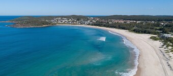 Pet friendly Driftwood Cottage, 1-28 Farm Rd - W-Fi, Air Con and ground floor