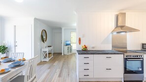 Dining - Pet friendly Driftwood Cottage, 1-28 Farm Rd - W-Fi, Air Con and ground floor (Fingal Bay)