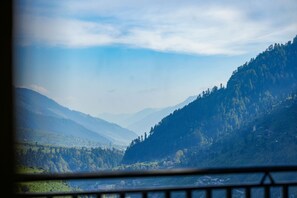Superior Deluxe Room | Balcony view - Hotel Loop Inn (Manali)