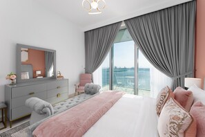 Comfort Apartment - Maison Privee - Trendy Apt on the Creek with Superb Dubai Skyline Vw (Dubai)