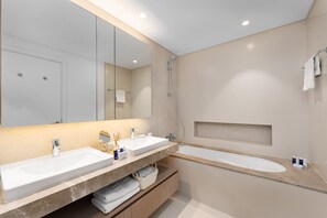 Comfort Apartment | Bathroom | Towels, soap, shampoo - Maison Privee - Trendy Apt on the Creek with Superb Dubai Skyline Vw (Dubai)