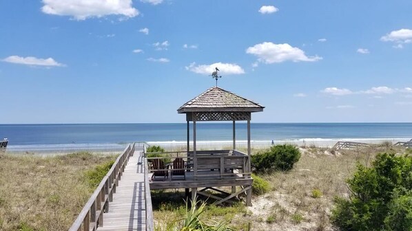 Property grounds - Awesome Ocean Front, Large Screened Porch Pelican Watch- Perfect Beach House! (Pawleys Island)
