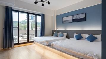 Down comforters, desk, laptop workspace, free WiFi