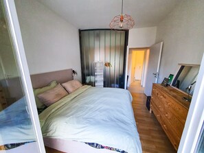 1 soverom, skrivebord, strykejern/-brett og wi-fi (inkludert)