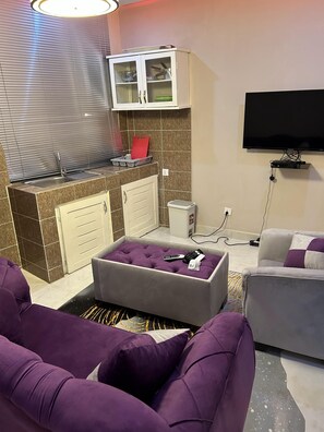 Deluxe Single Room | Minibar, iron/ironing board, free WiFi - Legacy Apartments (Brufut)