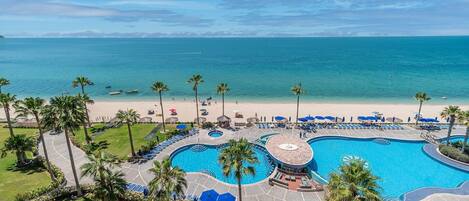 حمّام سباحة مُدفَّأ