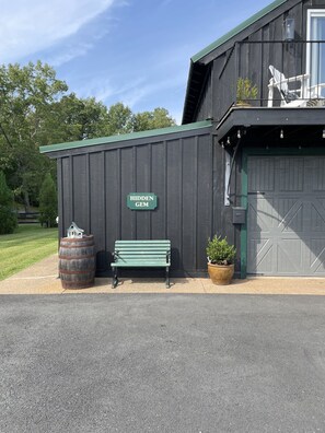 تفاصيل الفندق من الخارج