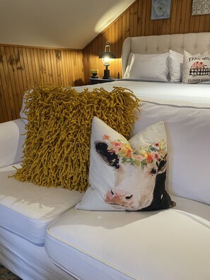 2 عدّة غرف نوم وواي فاي وملاءات أسرّة