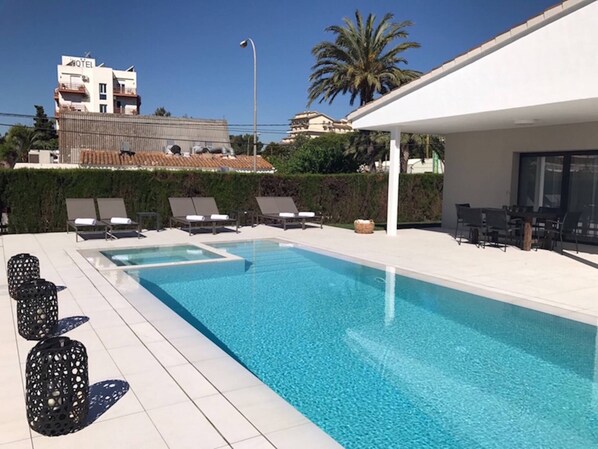 Outdoor pool - Fantastic villa on the beach with private pool (Benicàssim)