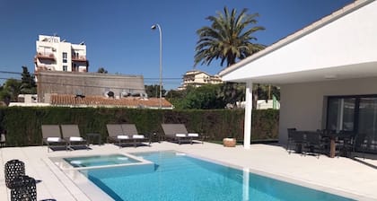 Fantastic villa on the beach with private pool