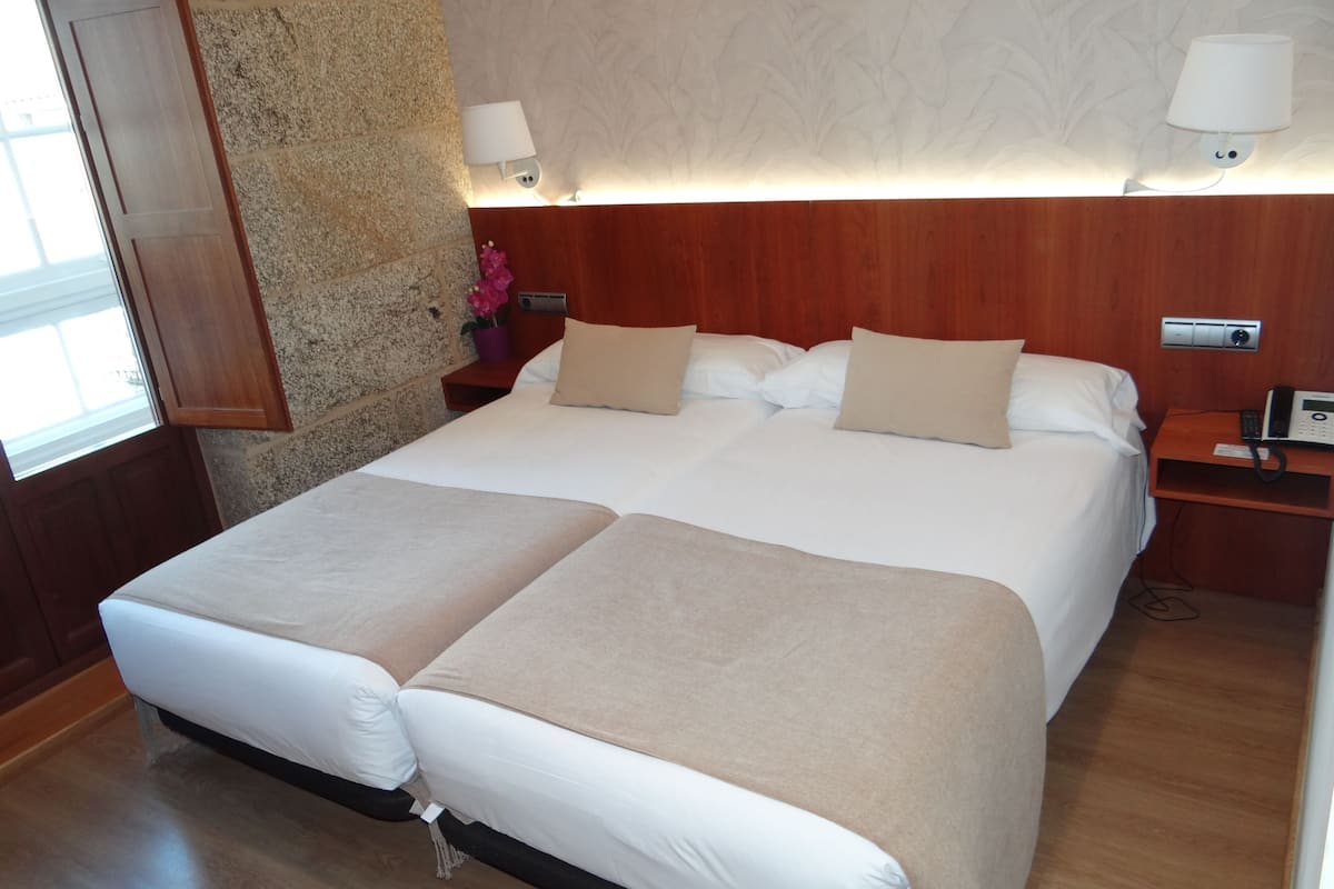 In-room safe, desk, soundproofing, WiFi