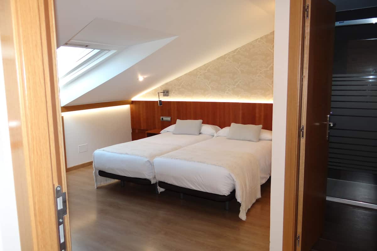 In-room safe, desk, soundproofing, WiFi