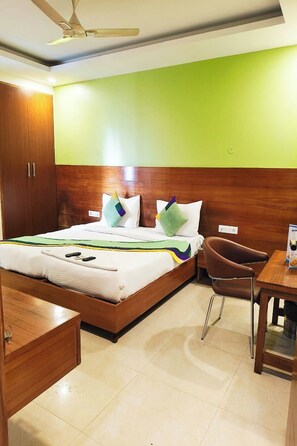 Deluxe Room | Minibar, desk, soundproofing, rollaway beds - The Aroma Residency near The Medanta, The Medicity, Gurgaon (Gurugram)