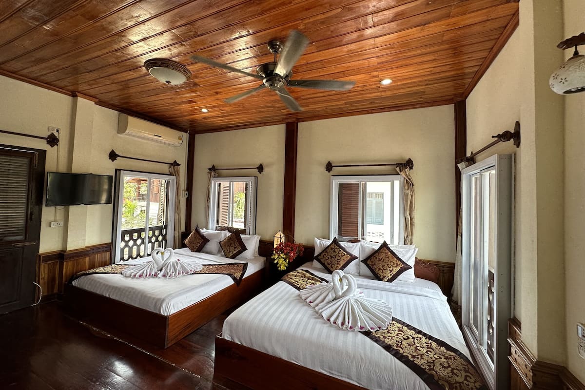 Luxury Quadruple Room | Cadar kapas Mesir, peralatan tempat tidur premium, gebar bulu kapas 
