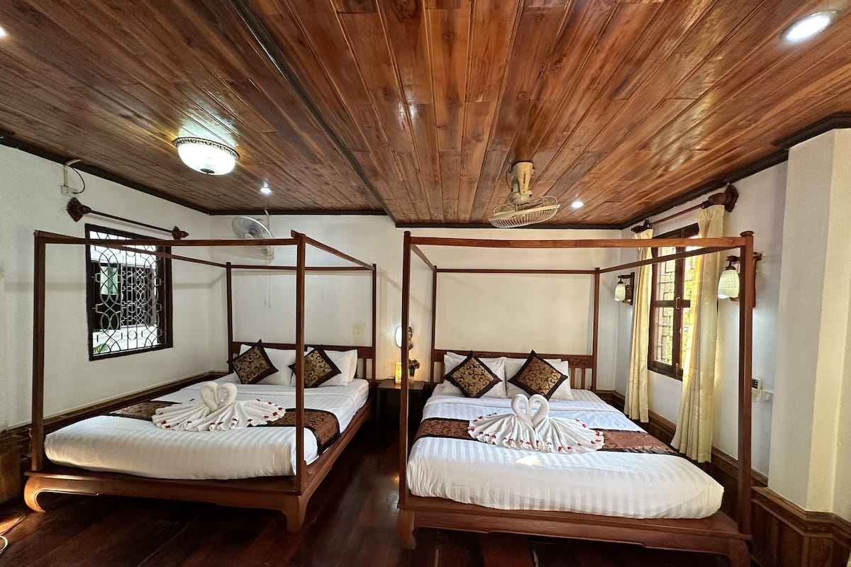 Deluxe Quadruple Room | Cadar kapas Mesir, peralatan tempat tidur premium, gebar bulu kapas 