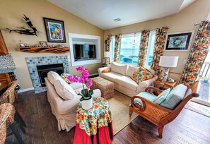 Smart TV, fireplace