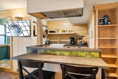 NW Trenton Treehouse | River West | Pet (dog) Friendly