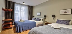 3 habitaciones, caja de seguridad en la habitación y escritorio
