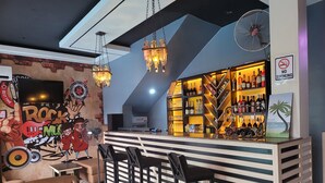 Bar ved bassenget