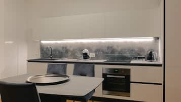 Apartment | Private kitchen | Full-sized fridge, oven, stovetop, coffee grinder